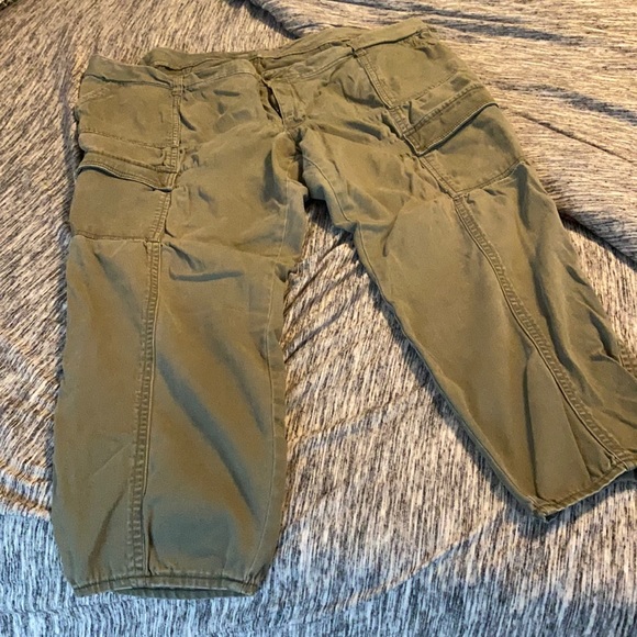 Old Navy Pants - OLD NAVY cargo green women’s pant.